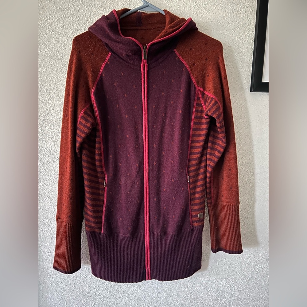 Smart wool hooded zip up sweater